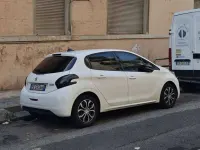Usata Peugeot 208 Active 68 CV (50 kW) 2014 Bianco Utilitaria