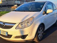 Usata Opel Corsa Edition 80 CV (58 kW) 2009 Bianco Utilitaria