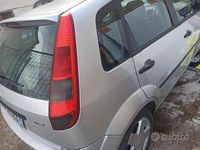 Begagnad Ford Fiesta 68 HK (50 kW) 2002 Grå Halvkombi