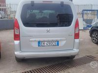 Usata Peugeot Partner Tepee Outdoor 92 CV (67 kW) 2011 Grigio Monovolume