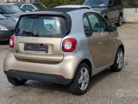 Usata Smart ForTwo Coupé Passion 60 kW (82 CV) 2020 Oro champagne Utilitaria