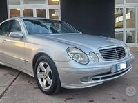 Usata Mercedes E220 Avantgarde 149 CV (109 kW) 2003 Grigio Berlina