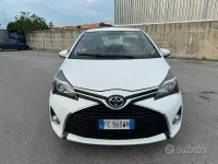 Usata Toyota Yaris Lounge 69 CV (50 kW) 2016 Bianco Berlina