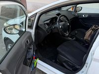 Usata Ford Fiesta 60 CV (44 kW) 2015 Bianco Utilitaria