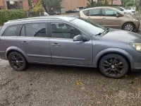 Usata Opel Astra 101 CV (74 kW) 2006 Nero Station wagon