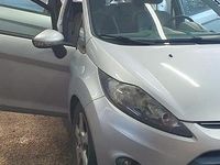 Usata Ford Fiesta 80 CV (58 kW) 2011 Grigio Berlina