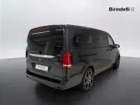Begagnad Mercedes V300 Exclusive 237 HK (174 kW) 2023 Grå Minibuss