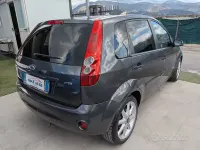 Usado Ford Fiesta 68 HP (50 kW) 2007 Cinzento Citadino