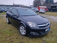 Usata Opel Astra Edition 110 CV (80 kW) 2010 Nero Berlina