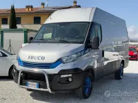 Usata Iveco Daily 136 CV (100 kW) 2018 Grigio Berlina