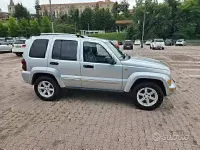 Usata Jeep Cherokee 163 CV (119 kW) 2008 Grigio SUV