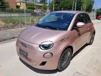 Usata Fiat 500e Icon 42 kW (58 CV) 2022 Lilla Utilitaria