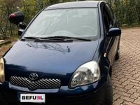 Usata Toyota Yaris 65 CV (47 kW) 2004 Blu Berlina