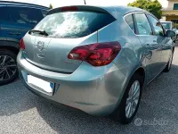 Käytetty Opel Astra Cosmo 110 HP (80 kW) 2010 Harmaa Sedan