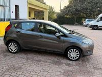 Usata Ford Fiesta 95 CV (69 kW) 2017 Grigio Utilitaria