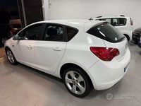 Usata Opel Astra Cosmo 110 CV (80 kW) 2013 Bianco Berlina