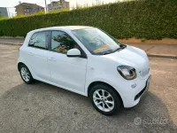 Usata Smart ForFour Passion 71 CV (52 kW) 2015 Bianco Utilitaria