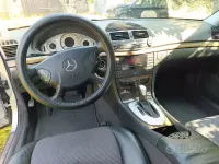 Usata Mercedes E220 150 CV (110 kW) 2002 Grigio Berlina