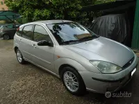 Usata Ford Focus Ghia 100 CV (73 kW) 2002 Grigio Utilitaria