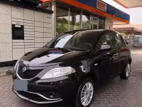 Usata Lancia Ypsilon Platinum 69 CV (50 kW) 2017 Nero Utilitaria