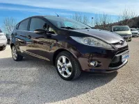 Gebraucht Ford Fiesta 70 PS (51 kW) 2011 Rot Limousine
