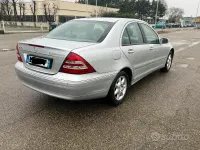 Usata Mercedes C200 163 CV (119 kW) 2000 Grigio Berlina