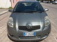 Usata Toyota Yaris 87 CV (63 kW) 2006 Grigio Berlina