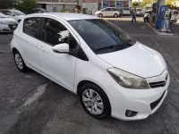 Usata Toyota Yaris Lounge 69 CV (50 kW) 2013 Bianco Utilitaria