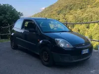 Usata Ford Fiesta 68 CV (50 kW) 2006 Bluazzurro Utilitaria