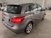 Begagnad Mercedes B200 136 HK (100 kW) 2016 Grå Minibuss