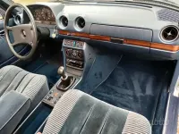 Usado Mercedes 200 109 CV (80 kW) 1983 Azul Familiar