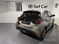 Usata Toyota Yaris Hybrid Lounge 131 CV (96 kW) 2024 Marrone Berlina
