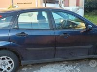 Usata Ford Focus 100 CV (73 kW) 2001 Blu Utilitaria
