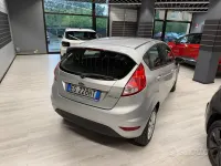Usado Ford Fiesta 97 HP (71 kW) 2013 Cinzento Sedan