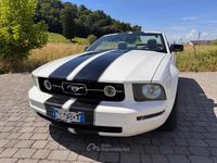 Usata Ford Mustang 213 CV (156 kW) 2006 Bianco Cabrio