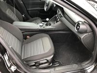 Usata Alfa Romeo Giulia 150 CV (110 kW) 2016 Nero Berlina
