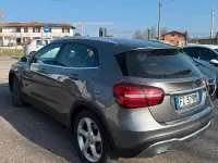 Usata Mercedes GLA180 Premium 122 CV (89 kW) 2020 Beige SUV