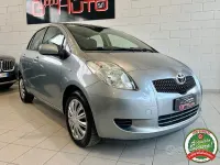 Usata Toyota Yaris Sol 69 CV (50 kW) 2006 Grigio Berlina
