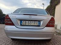 Usata Mercedes C220 Elegance 143 CV (105 kW) 2002 Argento Berlina