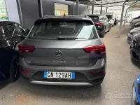 Usata VW T-Roc Life 150 CV (110 kW) 2023 Grigio SUV