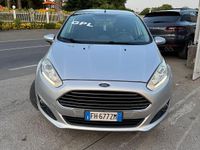 Usata Ford Fiesta 95 CV (69 kW) 2017 Gray Berlina
