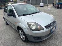 Usata Ford Fiesta Ghia 2005 Grigio Berlina