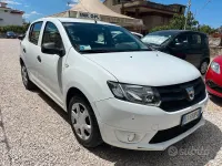 Usado Dacia Sandero Ambiance 72 CV (52 kW) 2013 Blanco Berlina