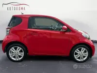 Usata Toyota iQ 98 CV (72 kW) 2011 Rosso Utilitaria