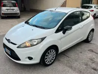 Usata Ford Fiesta 68 CV (50 kW) 2010 Bianco Berlina