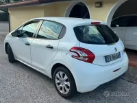 Usata Peugeot 208 68 CV (50 kW) 2014 Bianco Utilitaria