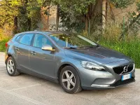 Usata Volvo V40 120 CV (88 kW) 2017 Grigio Berlina