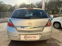 Usata Opel Astra Enjoy 101 CV (74 kW) 2007 Grigio Berlina