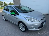 Usata Ford Fiesta Titanium 82 CV (60 kW) 2008 Grigio Utilitaria