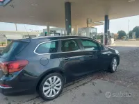 Usata Opel Astra 130 CV (95 kW) 2013 Nero Station wagon
